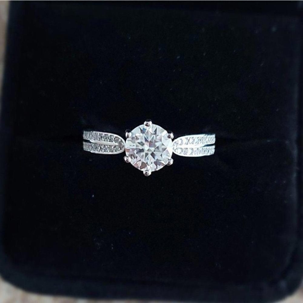 1 Carat Round Moissanite 925 Silver Ring
